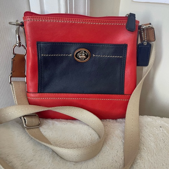 Coach Handbags - Coach Leather crossbody EUC